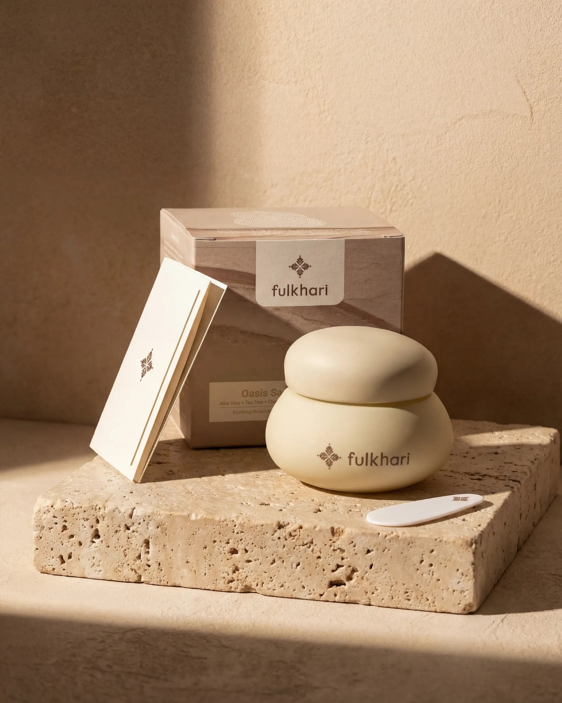 Fulkhari Oasis Sands complete detox kit including the green Multani Mitti mask and application tools.